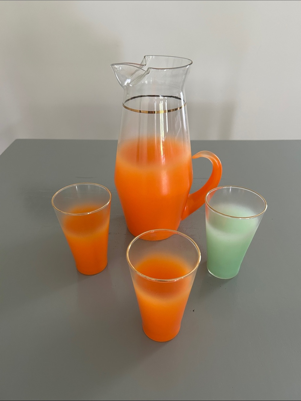 Vintage Blendo AtomicOrange Ombre Glass Pitcher and Tumbler Set with Gold Accent - Picture 7 of 7